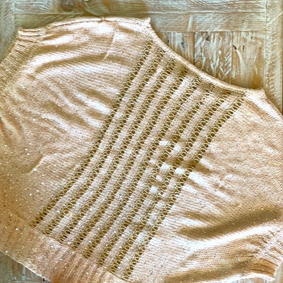 ✨BKE Gorgeous Gold Sweater✨~med - Picture 2 of 7